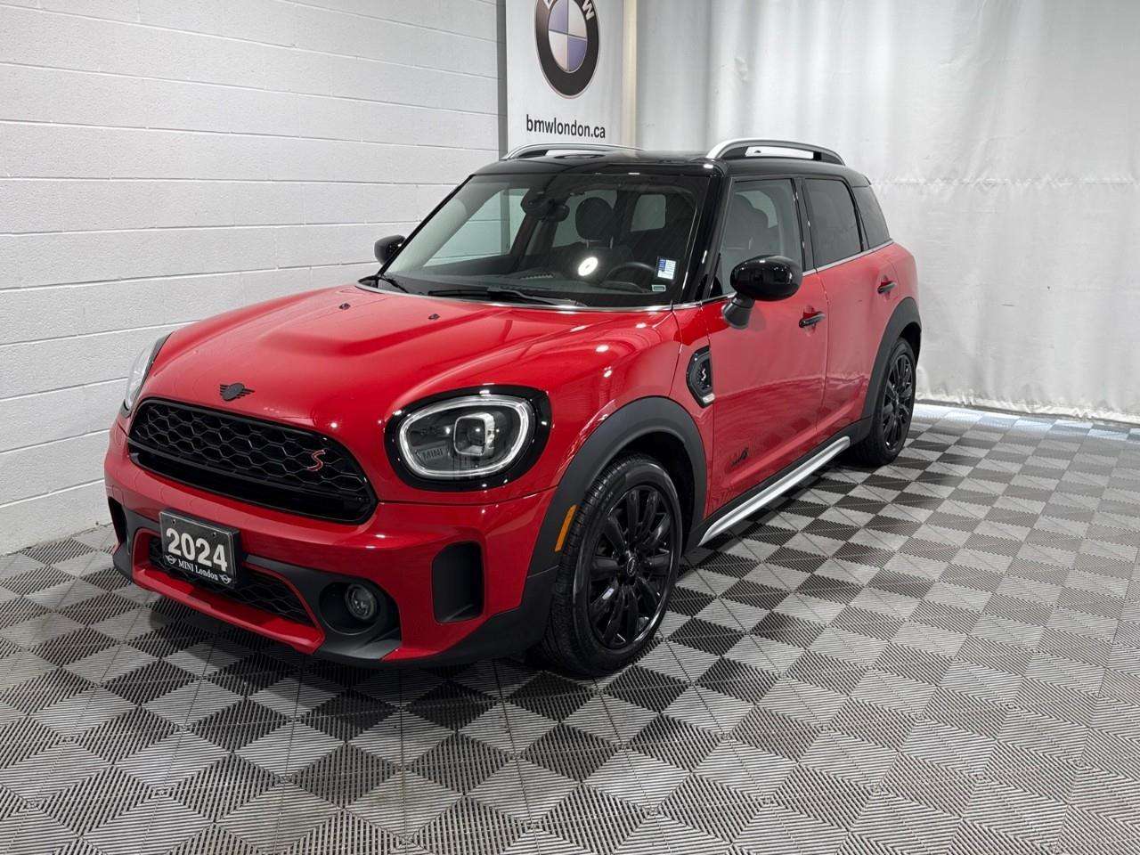 2024 MINI Countryman Chilli red / BlackRoof railingSeat adjuster for re