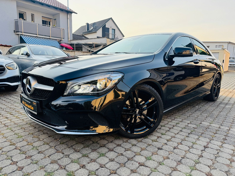 Mercedes-Benz CLA 180 Urban 8 x bereift Business Paket TOP