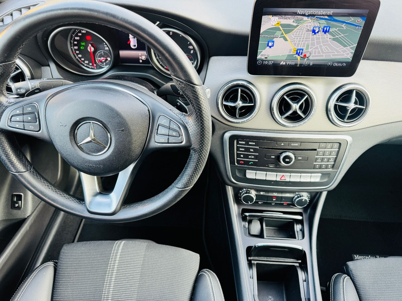 Mercedes-Benz CLA 180 Urban 8 x bereift Business Paket TOP — photo 14