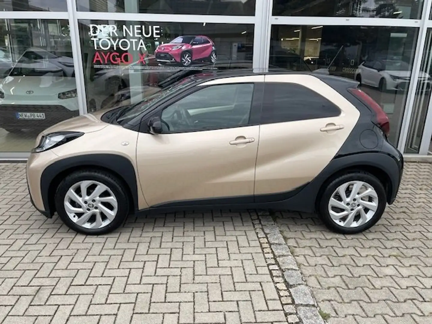 Toyota Aygo X Aygo X Pulse Beige - 2