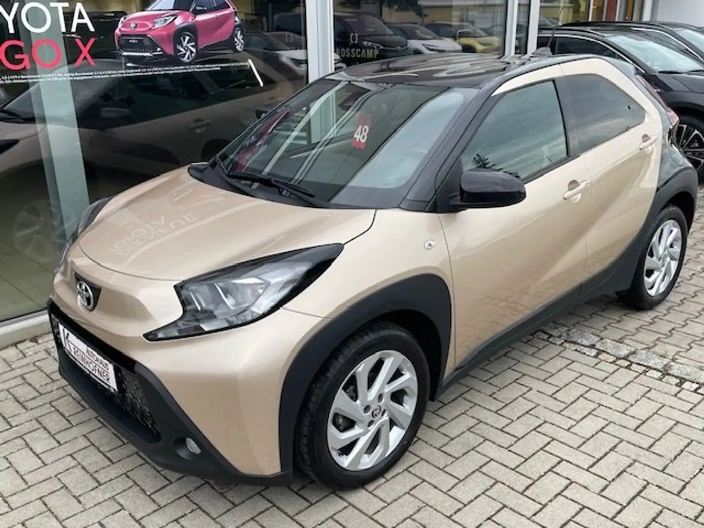Toyota Aygo X Aygo X Pulse Beige - 1