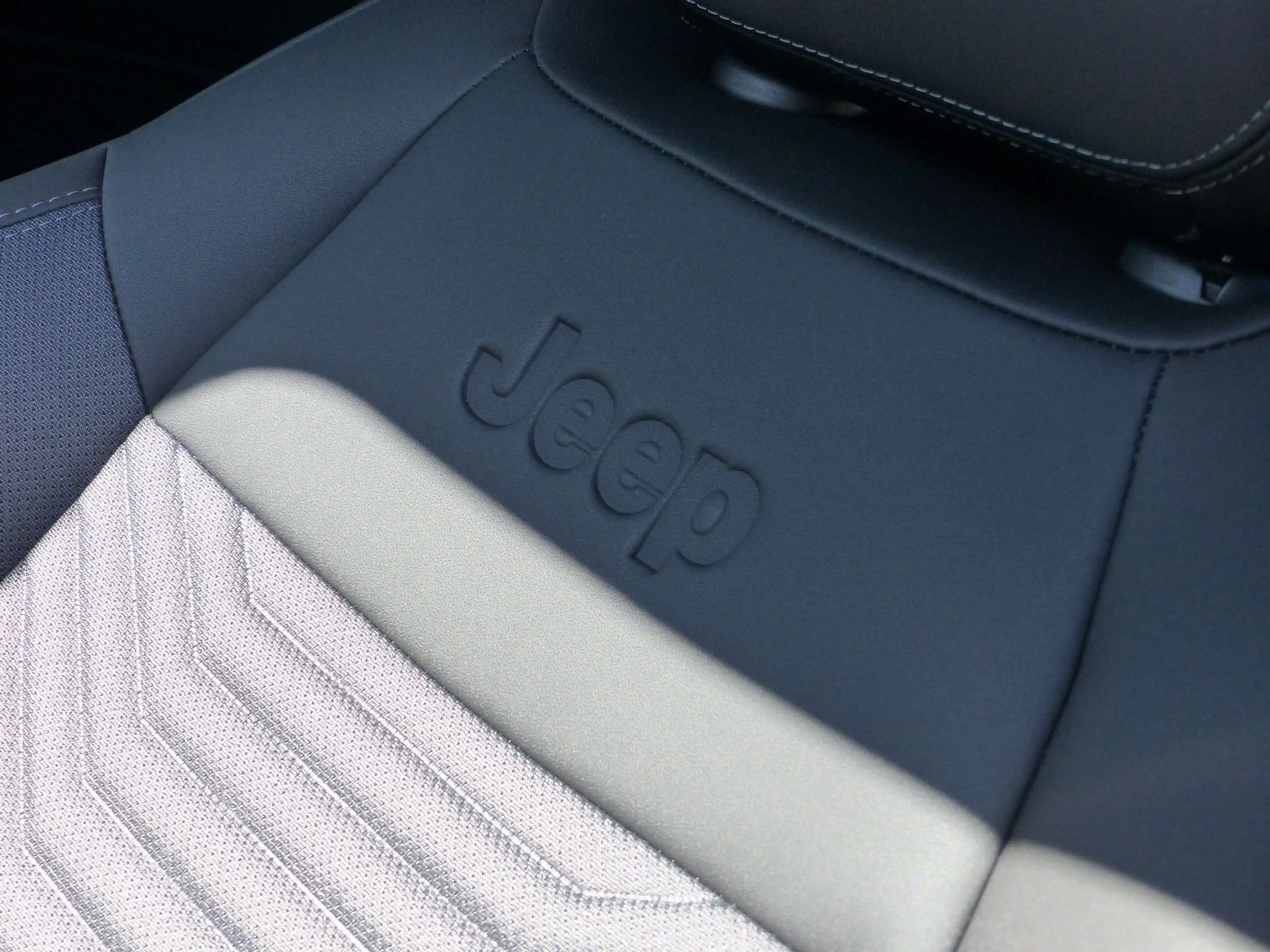 Jeep Avenger Summit BEV — photo 14
