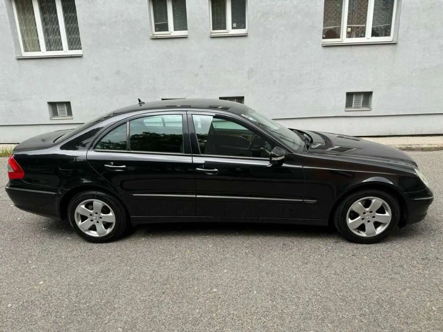 Mercedes-Benz E 200 E 200 Avantgarde Sport Exterieur CDI Aut. Schwarz - 2