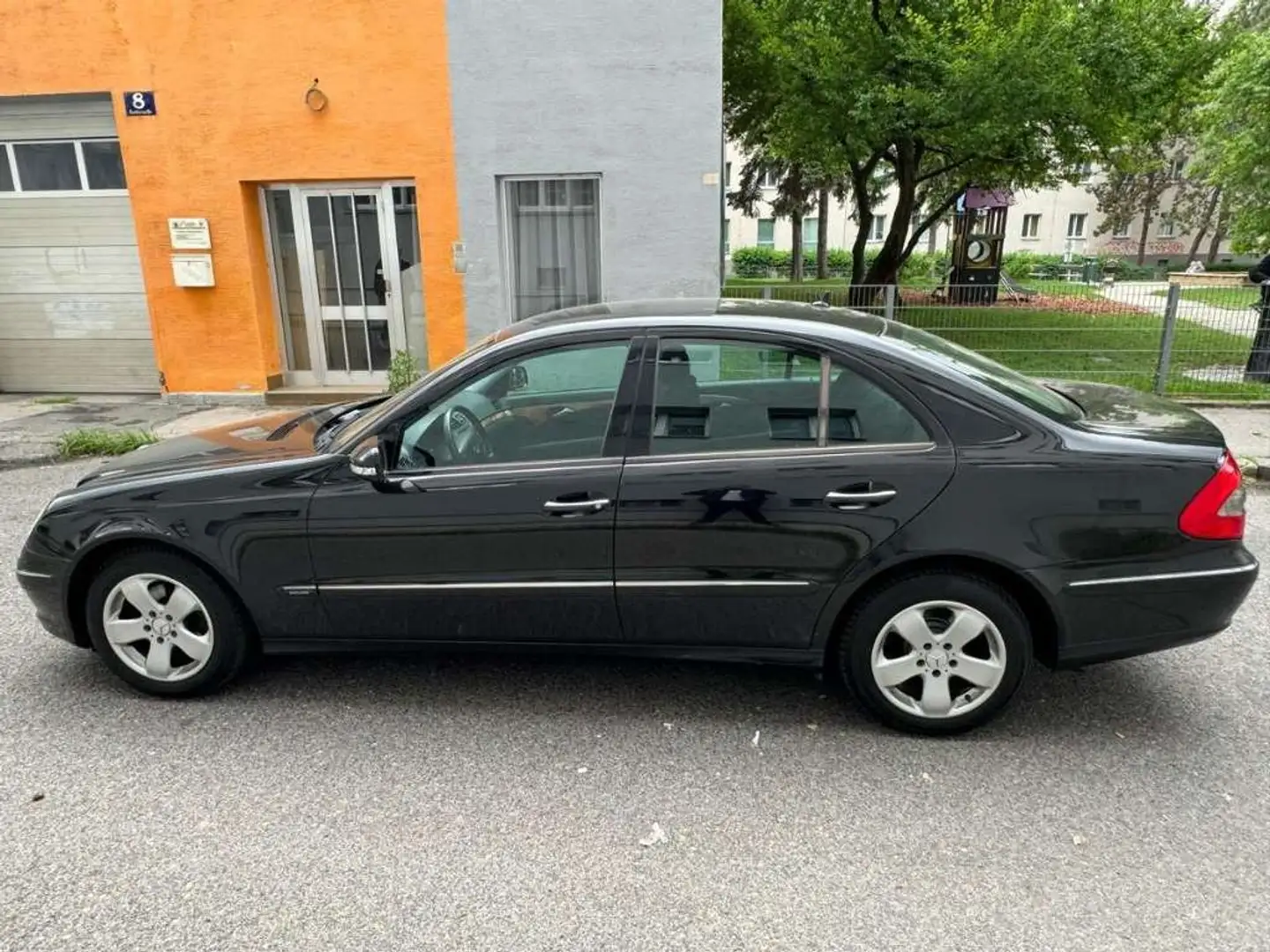 Mercedes-Benz E 200 E 200 Avantgarde Sport Exterieur CDI Aut. Schwarz - 1