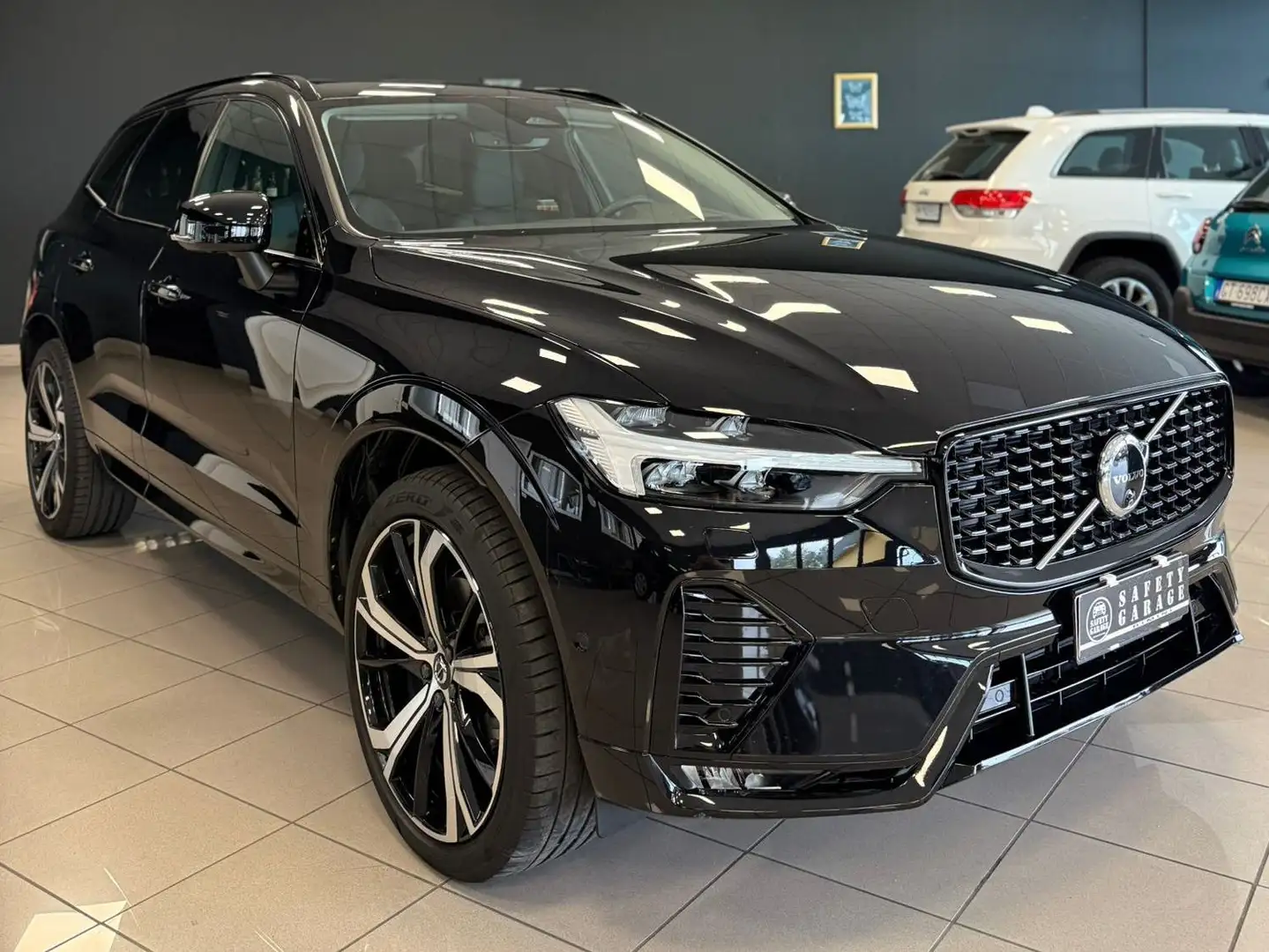 Volvo XC60 XC60 2.0 b5 Ultimate Dark awd auto Zwart - 1