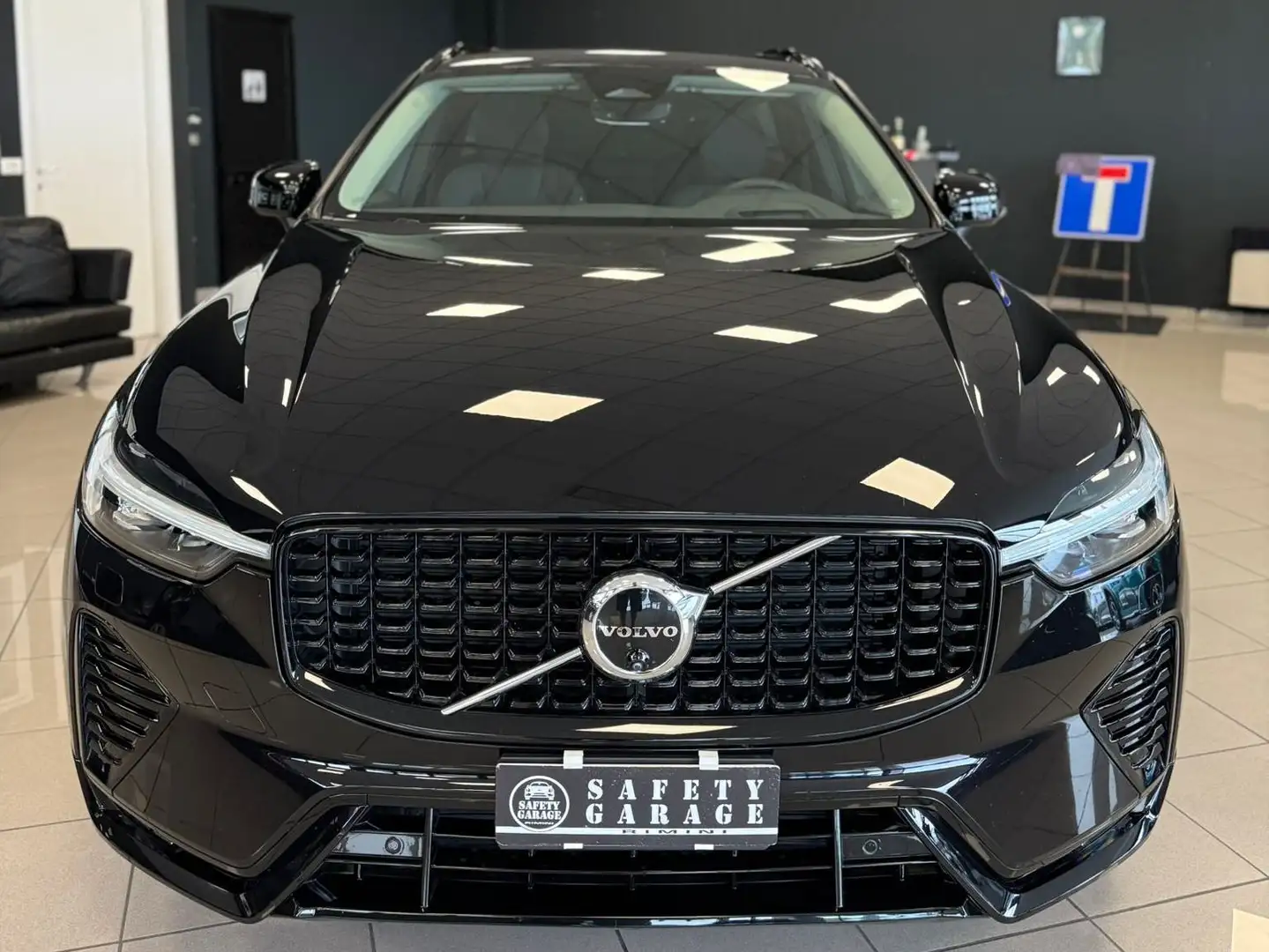 Volvo XC60 XC60 2.0 b5 Ultimate Dark awd auto Zwart - 2