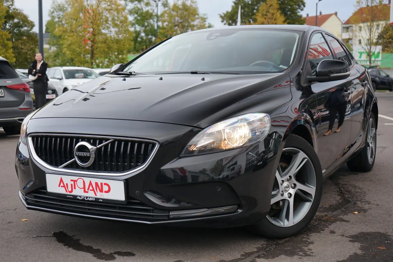 Volvo V40 2.0 Kinetic Navi Kamera Sitzheizung PDC Schwarz - 1