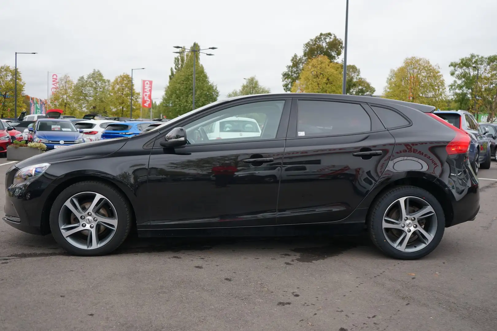 Volvo V40 2.0 Kinetic Navi Kamera Sitzheizung PDC Schwarz - 2
