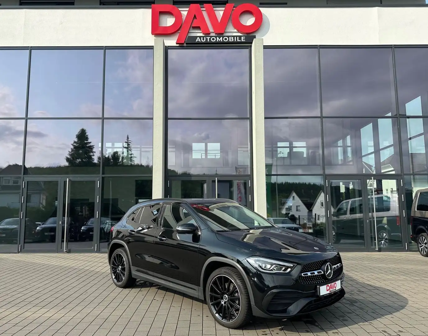 Mercedes-Benz GLA 250 e AMG Line Night Paket Negru - 1