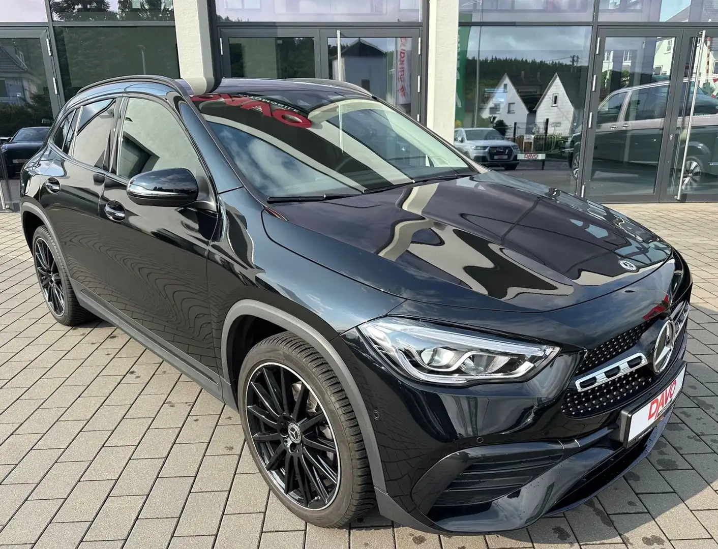 Mercedes-Benz GLA 250 e AMG Line Night Paket Negru - 2