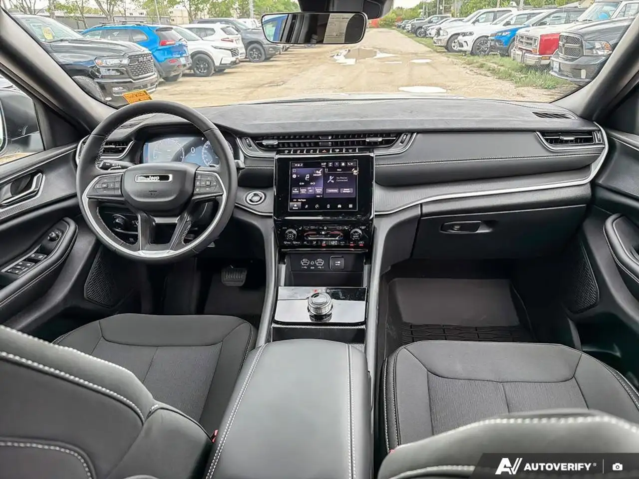 Jeep Grand Cherokee снимка Jeep Grand Cherokee