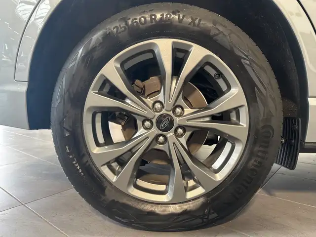 Ford Kuga view 3