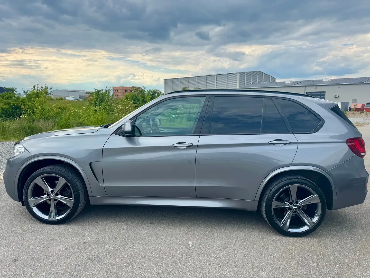 BMW X5 xDrive 30 d M-SPORT *XENON*NAVI*AHK*SITZH.*TOP* Gris - 2