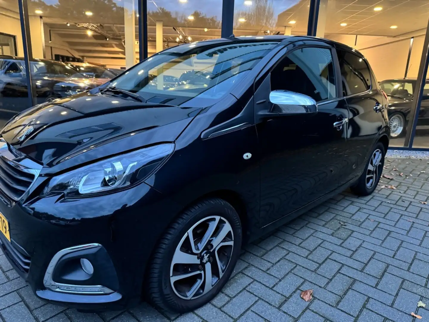 Peugeot 108 1.0e-Vti Allure ,Climate,Keyless,Camera,LmVelgen,E Noir - 2