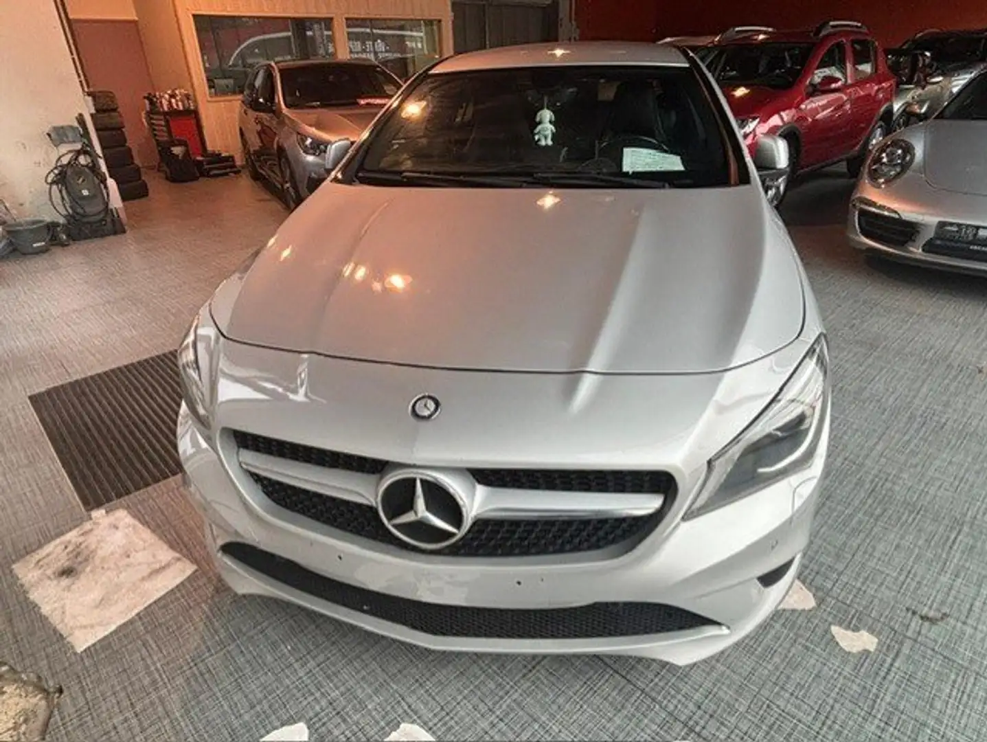 Mercedes-Benz CLA 180 CLA 180 BE Edition Argent - 1
