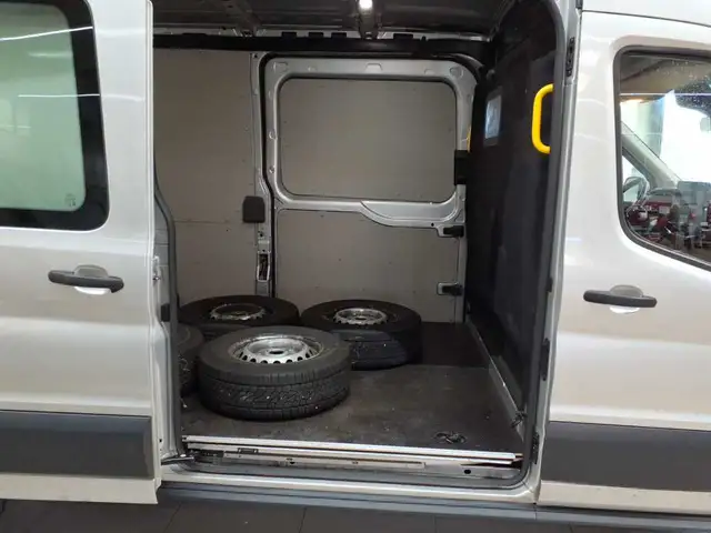 Ford Transit view 13