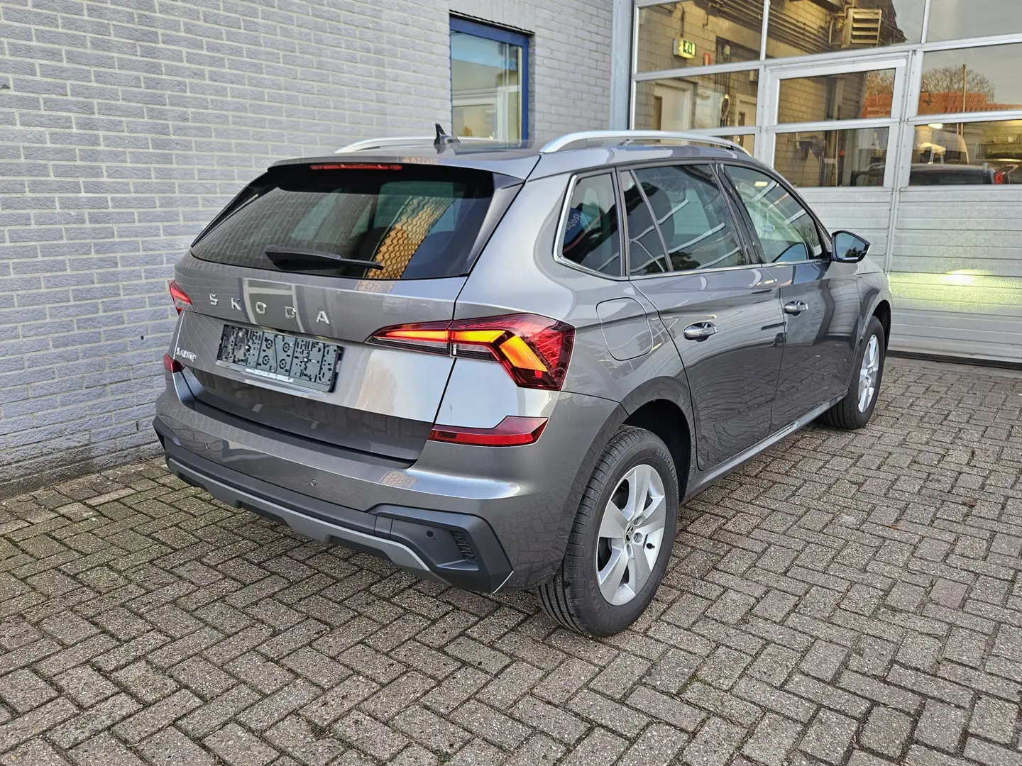 Skoda Kamiq 1.0 TSI Selection Inclusief afleveringskosten Grijs - 2