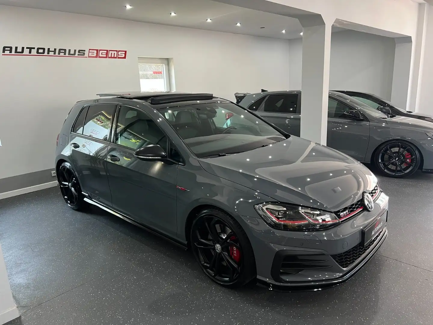 Volkswagen Golf VII Lim. GTI TCR *PANO*AKRA*DYNO*ACC*DCC* Grau - 2