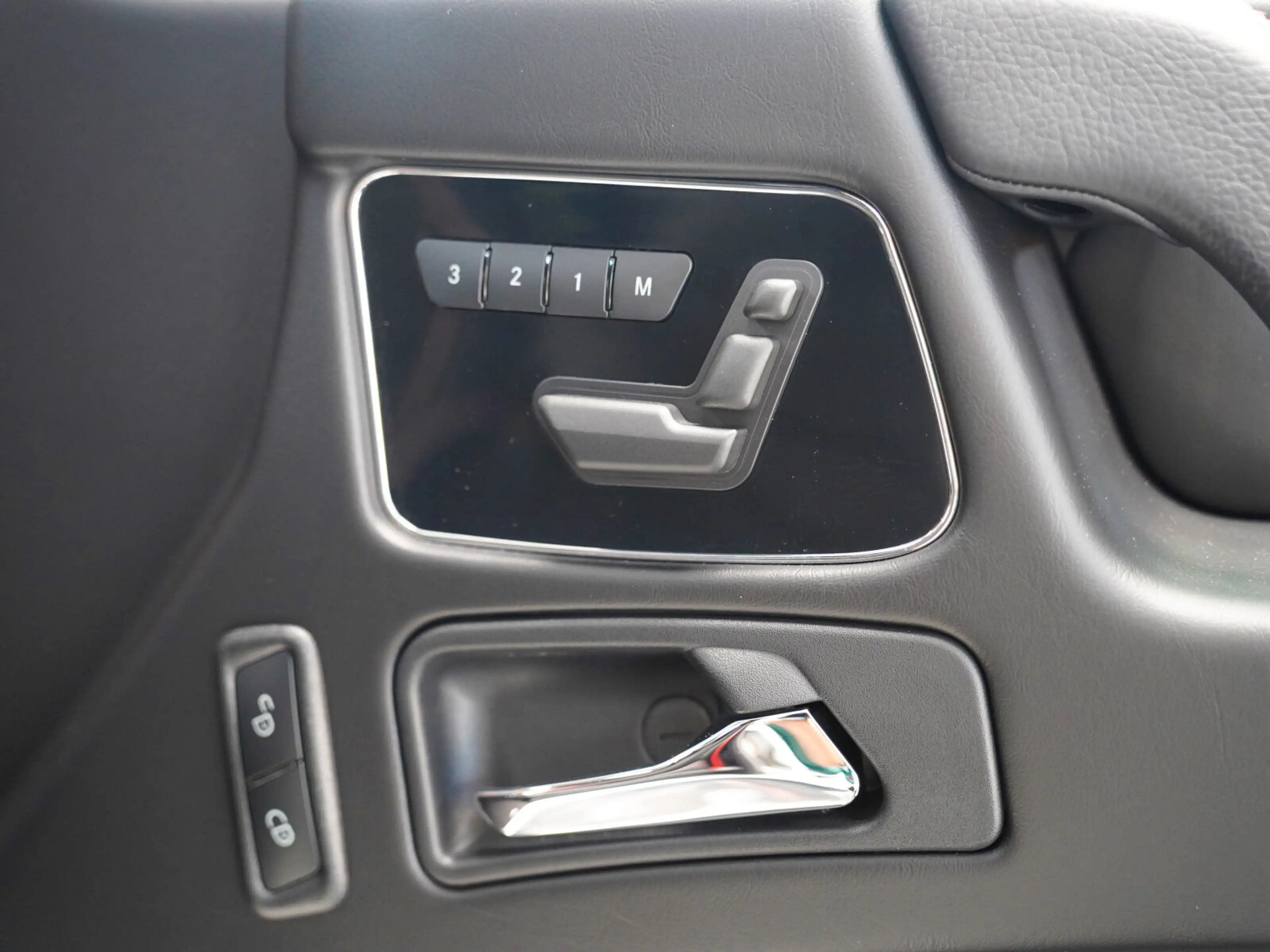 Mercedes-Benz G 500 designo manufaktur Edition Sondermodell — photo 12