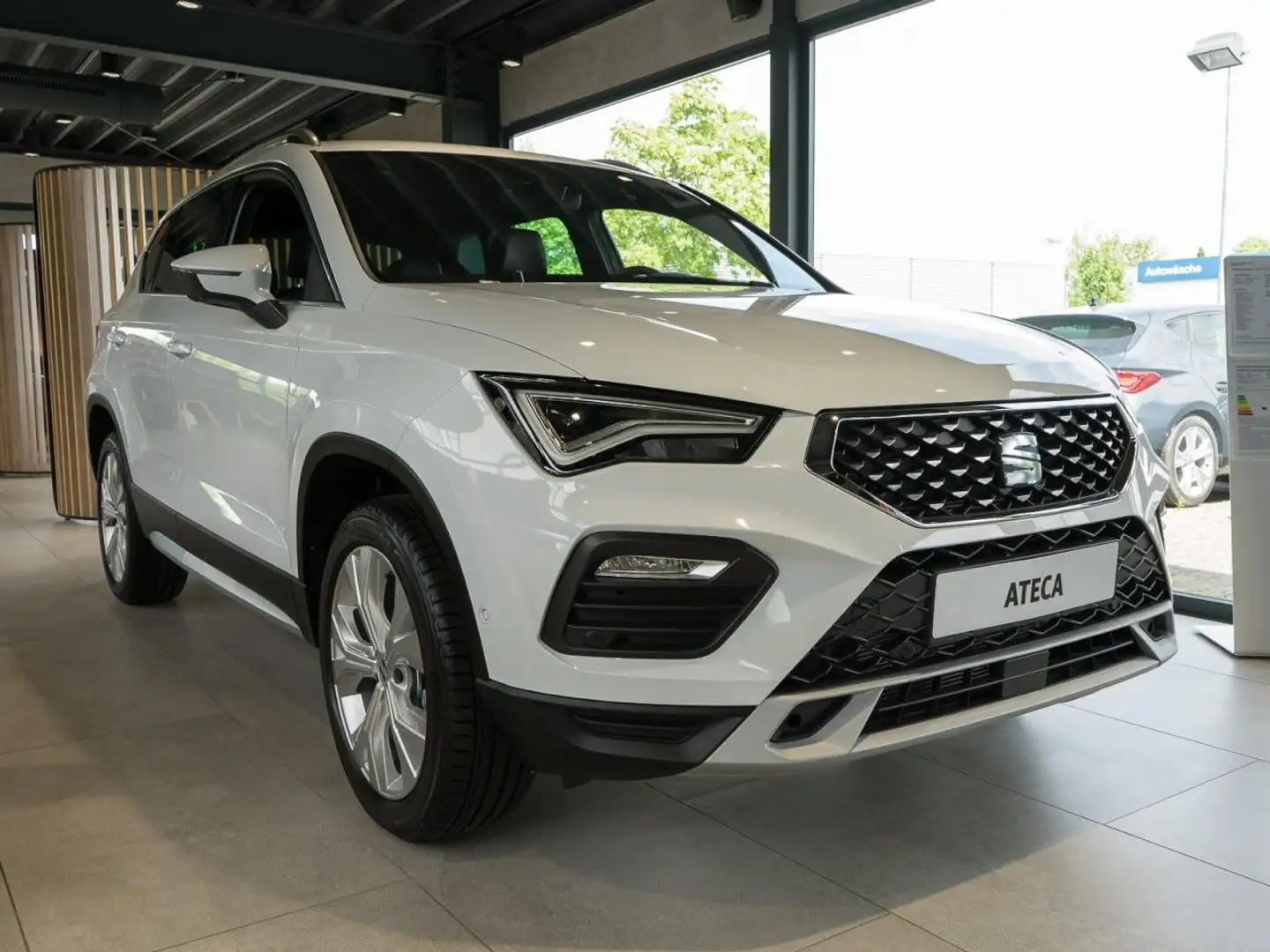 SEAT Ateca Xperience 1.5 TSI +AHK+Beats+FaXL Klima Weiß - 2