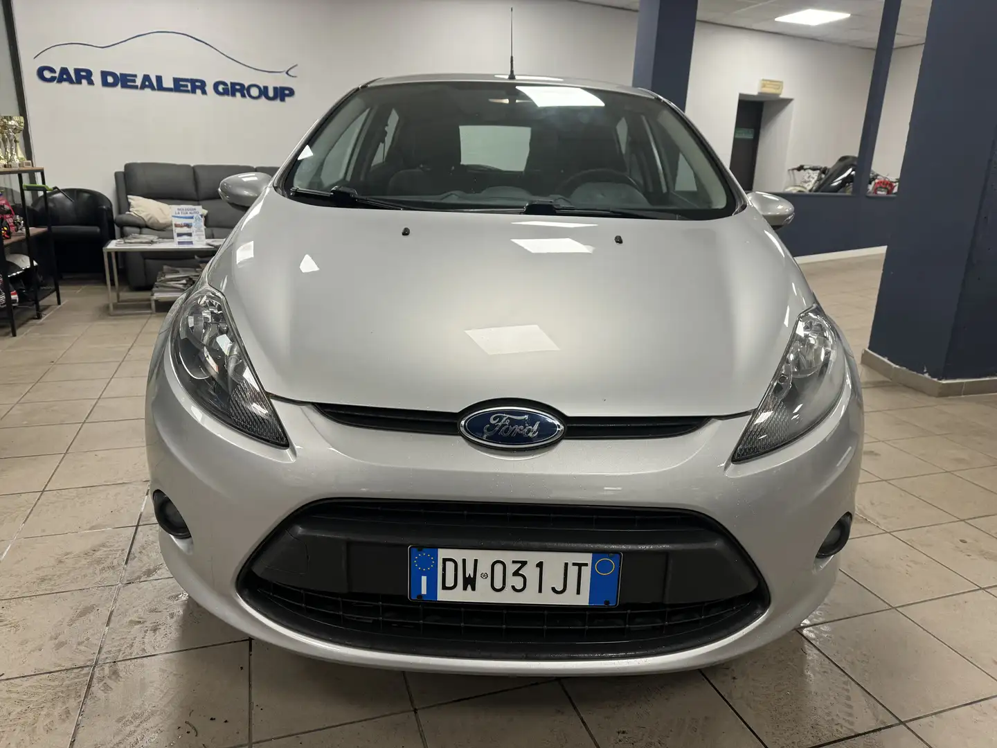 Ford Fiesta Fiesta VI 2008 5p 1.2 16v   82cv Silber - 2