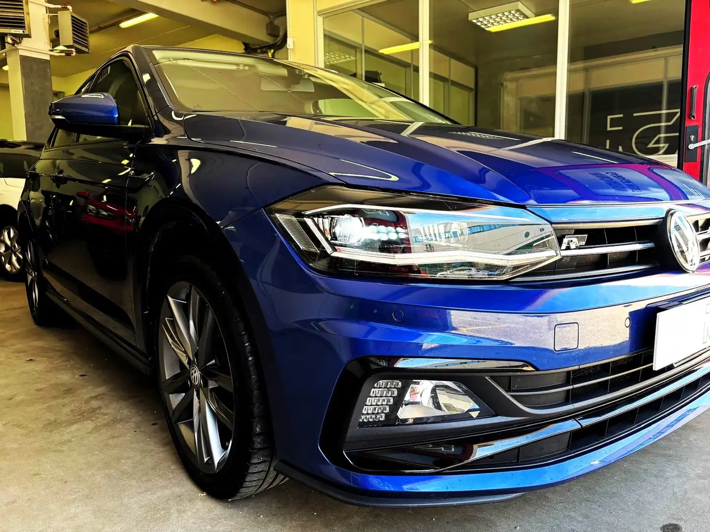 Volkswagen Polo VI 5p 1.6 TDI R Line 95cv DSG - Neopatentati Blauw - 1