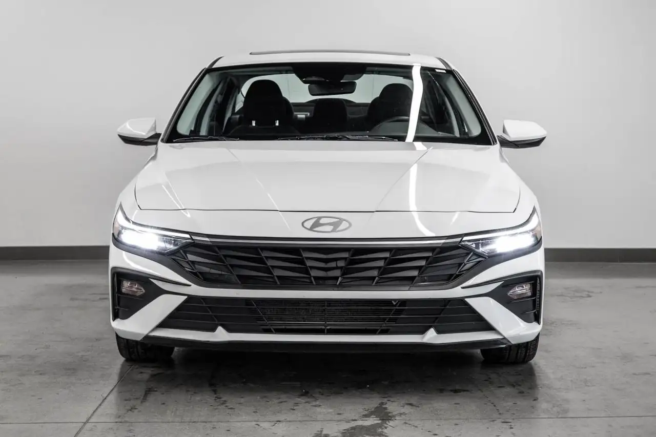 Hyundai ELANTRA снимка Hyundai ELANTRA
