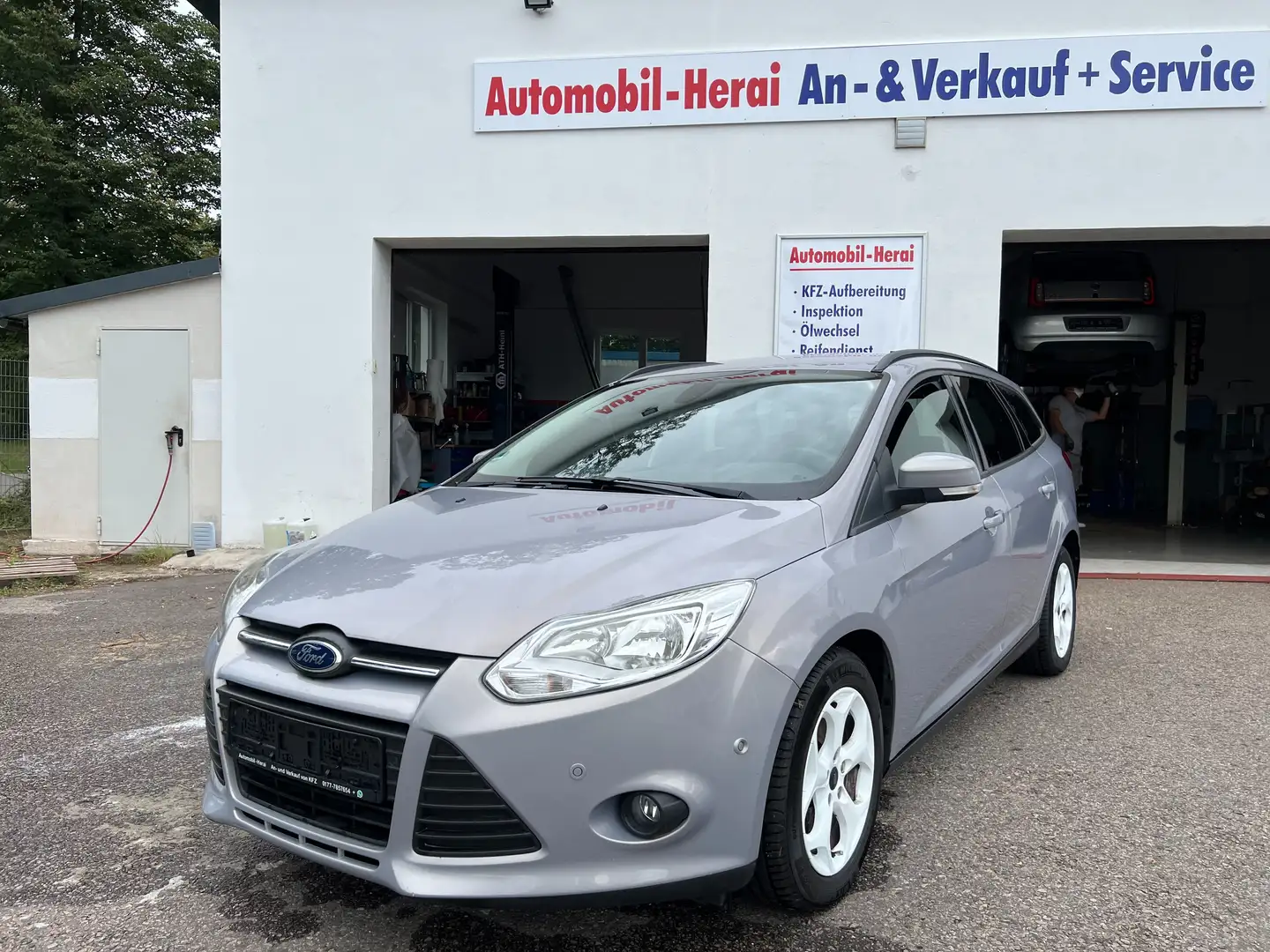 Ford Focus Trend Grau - 1