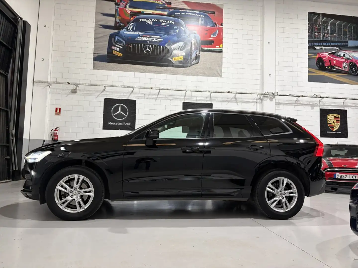 Volvo XC60 D3 Momentum Premium Edition Negro - 1