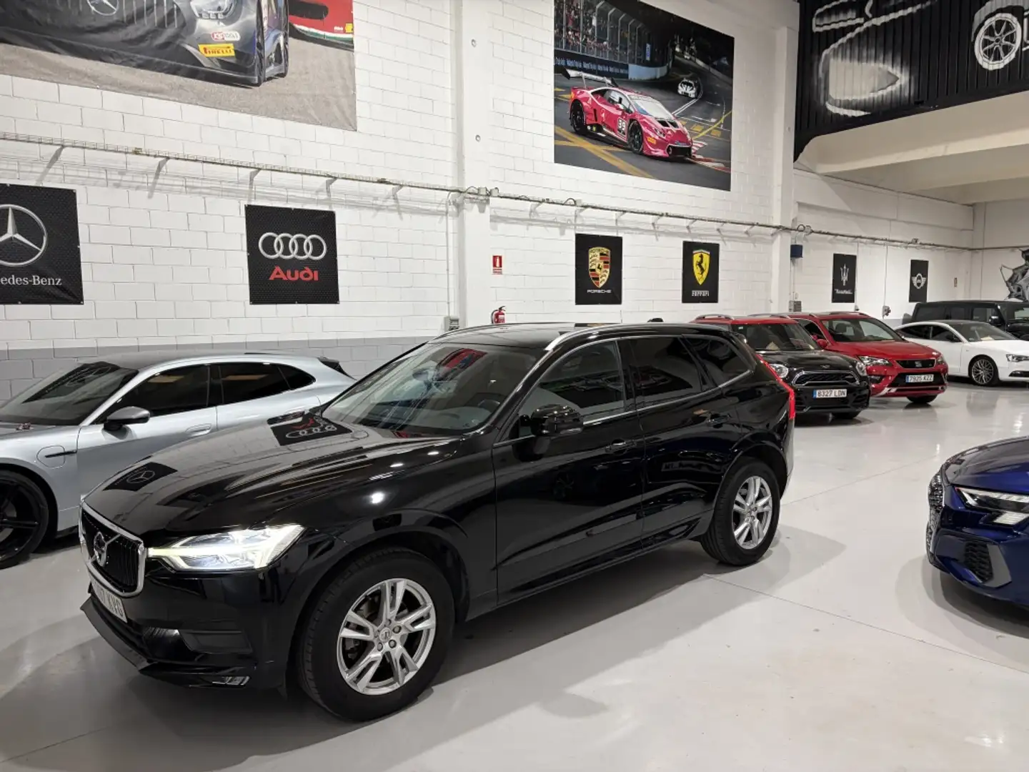 Volvo XC60 D3 Momentum Premium Edition Negro - 2