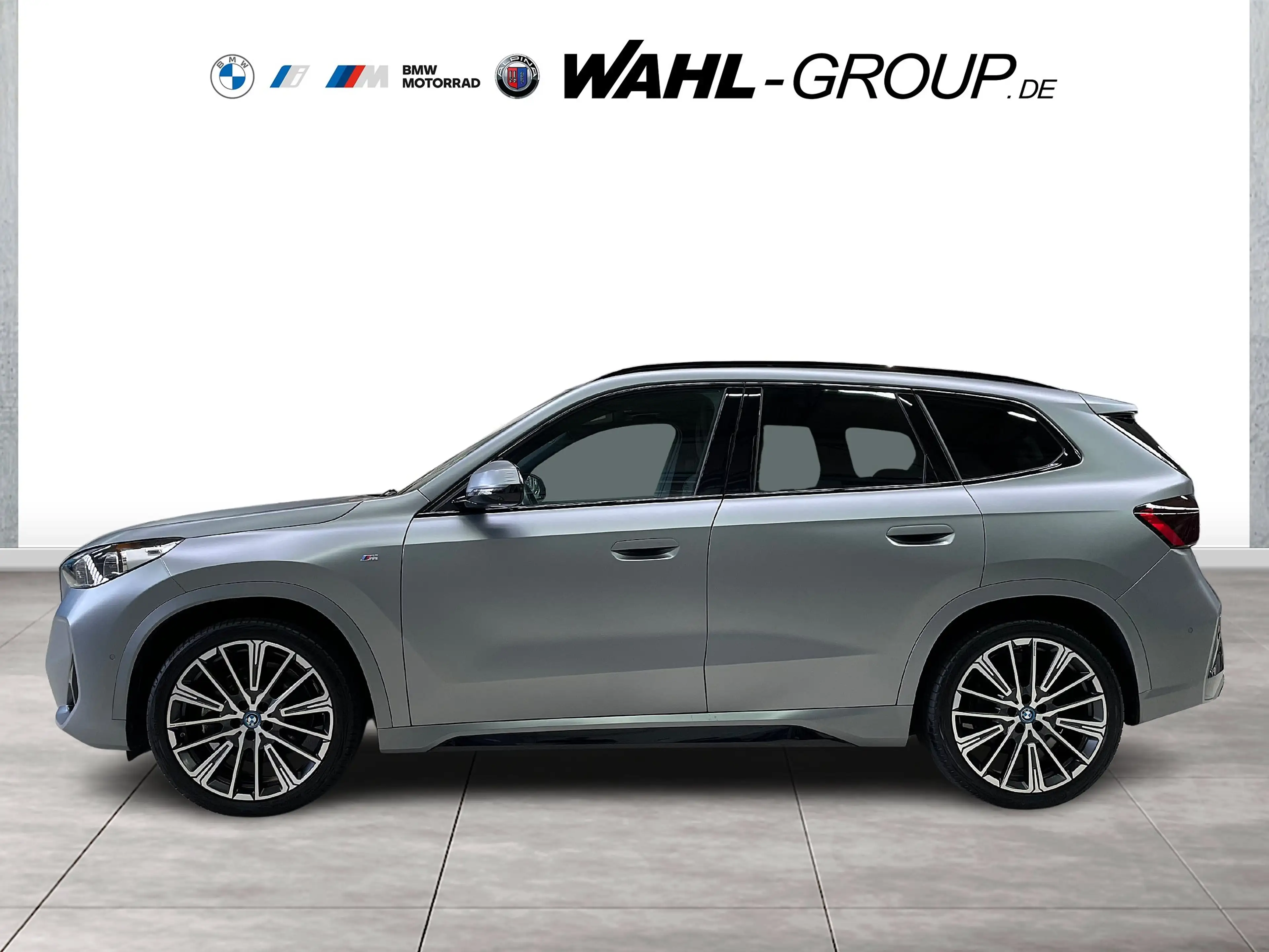 BMW iX1 xDrive30 M SPORT INDIVIDUAL PANO H&K HIFI HEAD-UP — photo 3