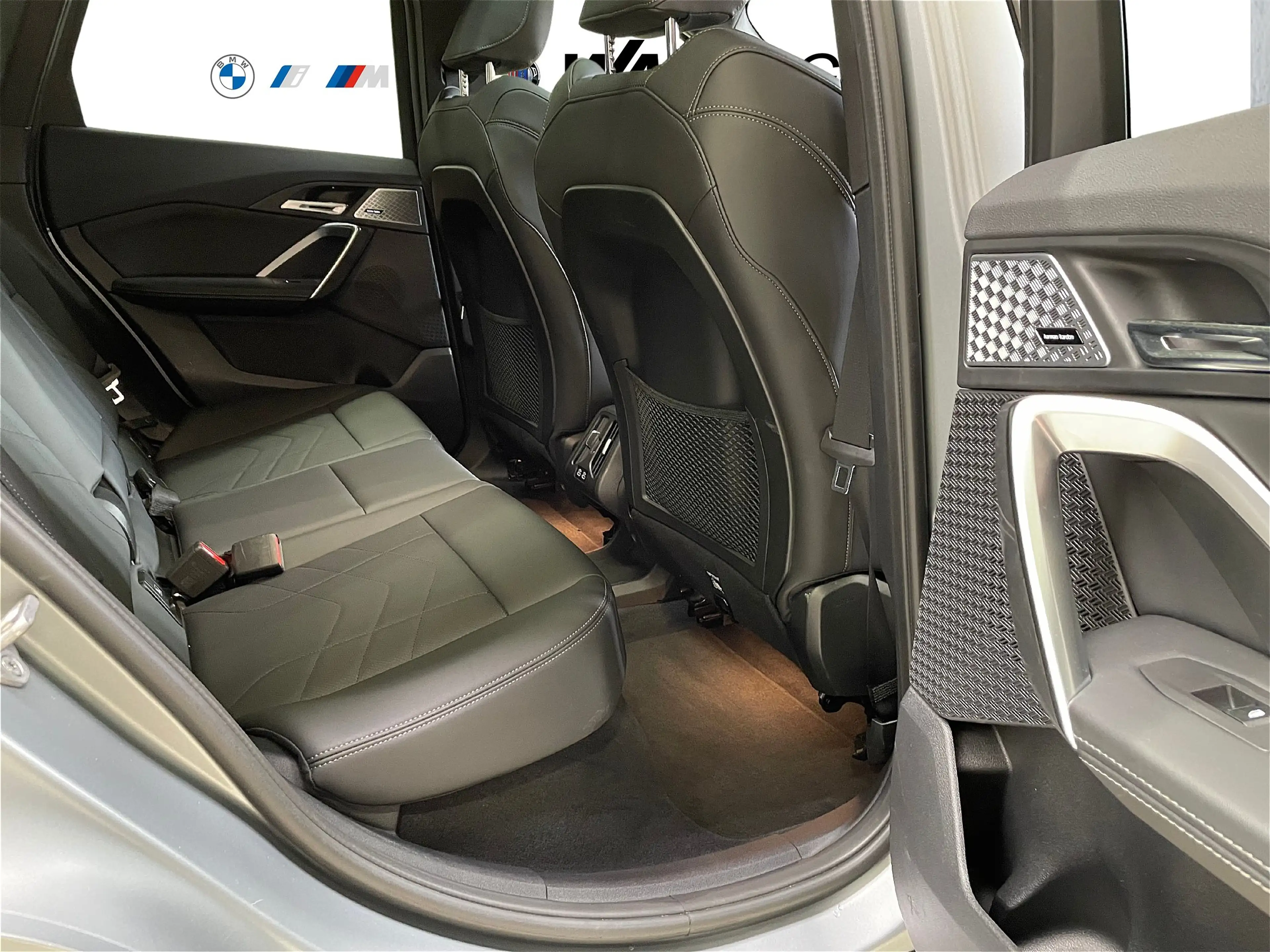 BMW iX1 xDrive30 M SPORT INDIVIDUAL PANO H&K HIFI HEAD-UP — photo 12