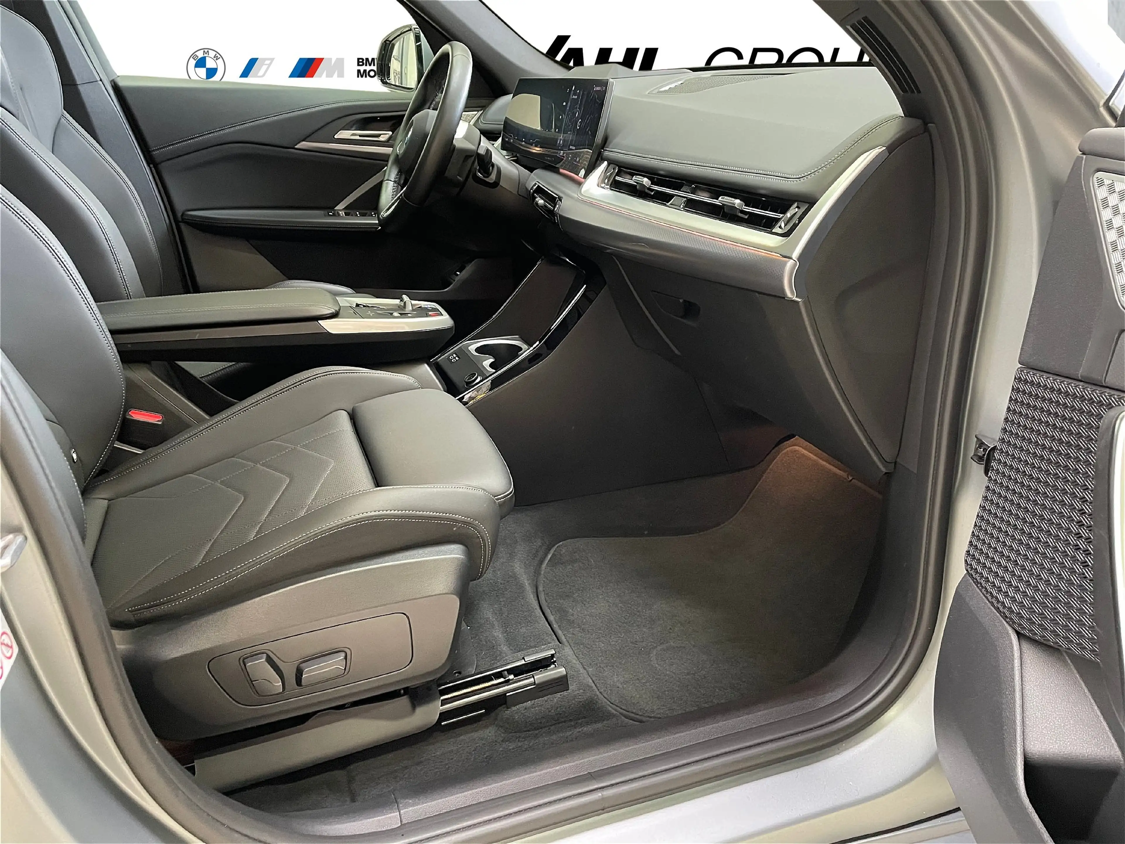 BMW iX1 xDrive30 M SPORT INDIVIDUAL PANO H&K HIFI HEAD-UP — photo 11