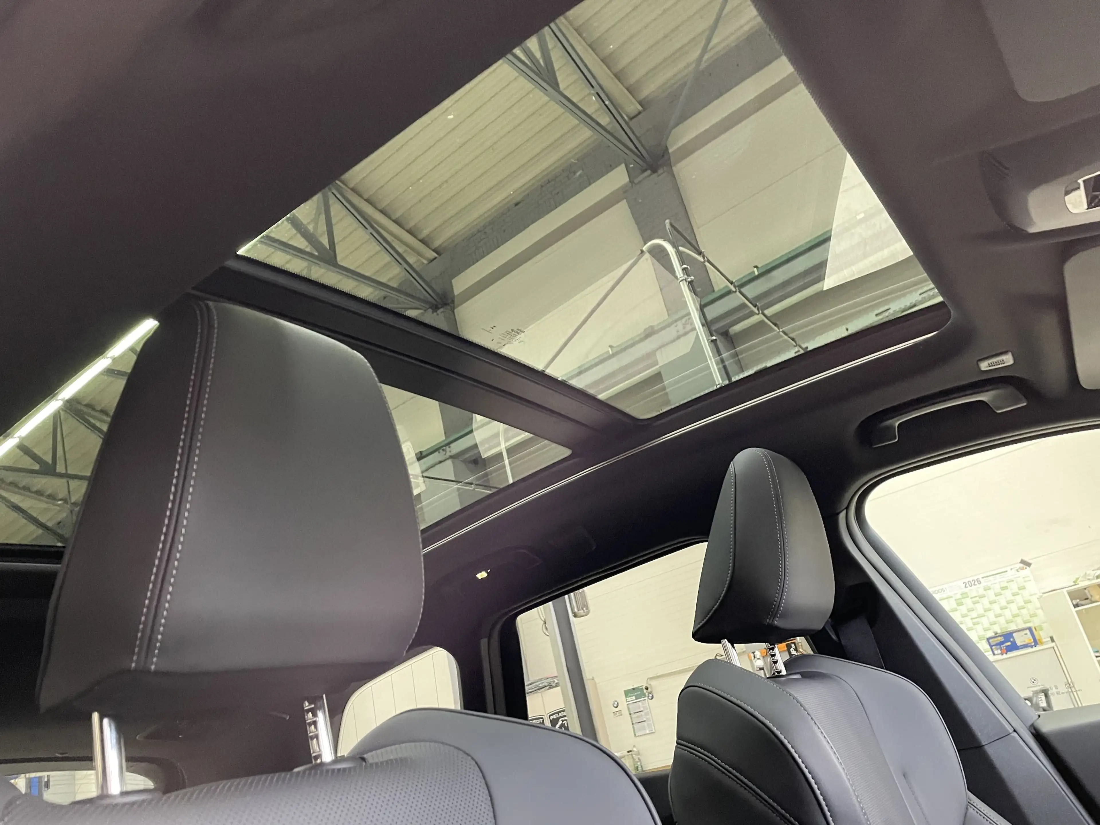 BMW iX1 xDrive30 M SPORT INDIVIDUAL PANO H&K HIFI HEAD-UP — photo 14