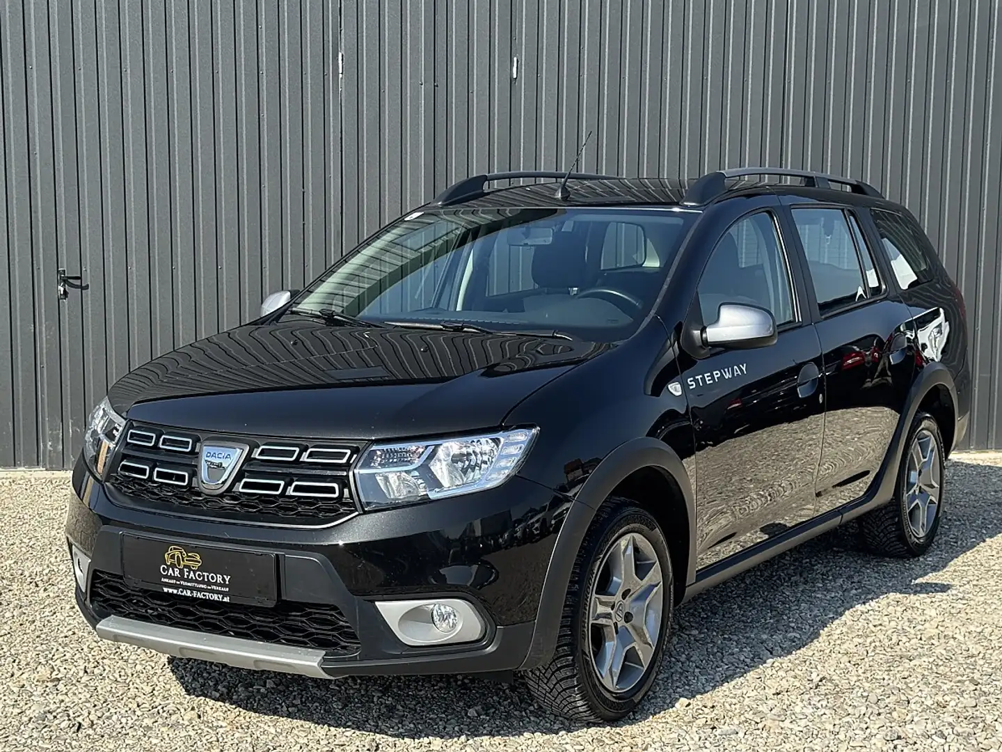 Dacia Logan MCV Stepway TCe 90 S&S Schwarz - 1