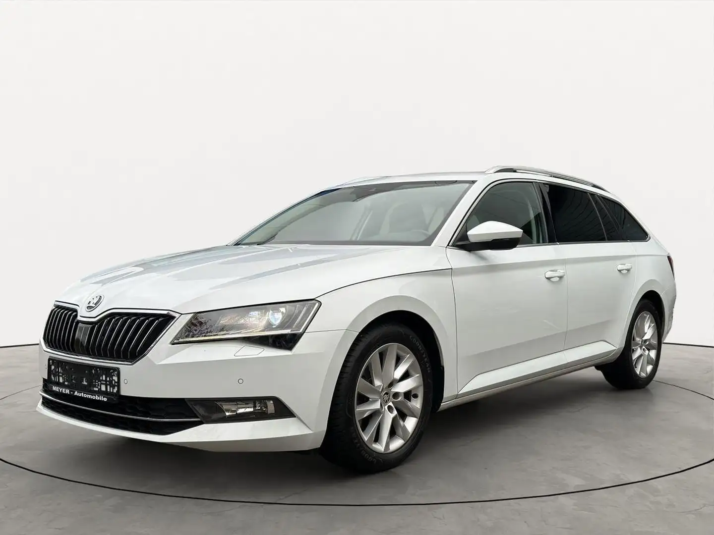 Skoda Superb Combi Navi/ACC/el.Heck/Kam/Bi-Xenon/SHZ Weiß - 1