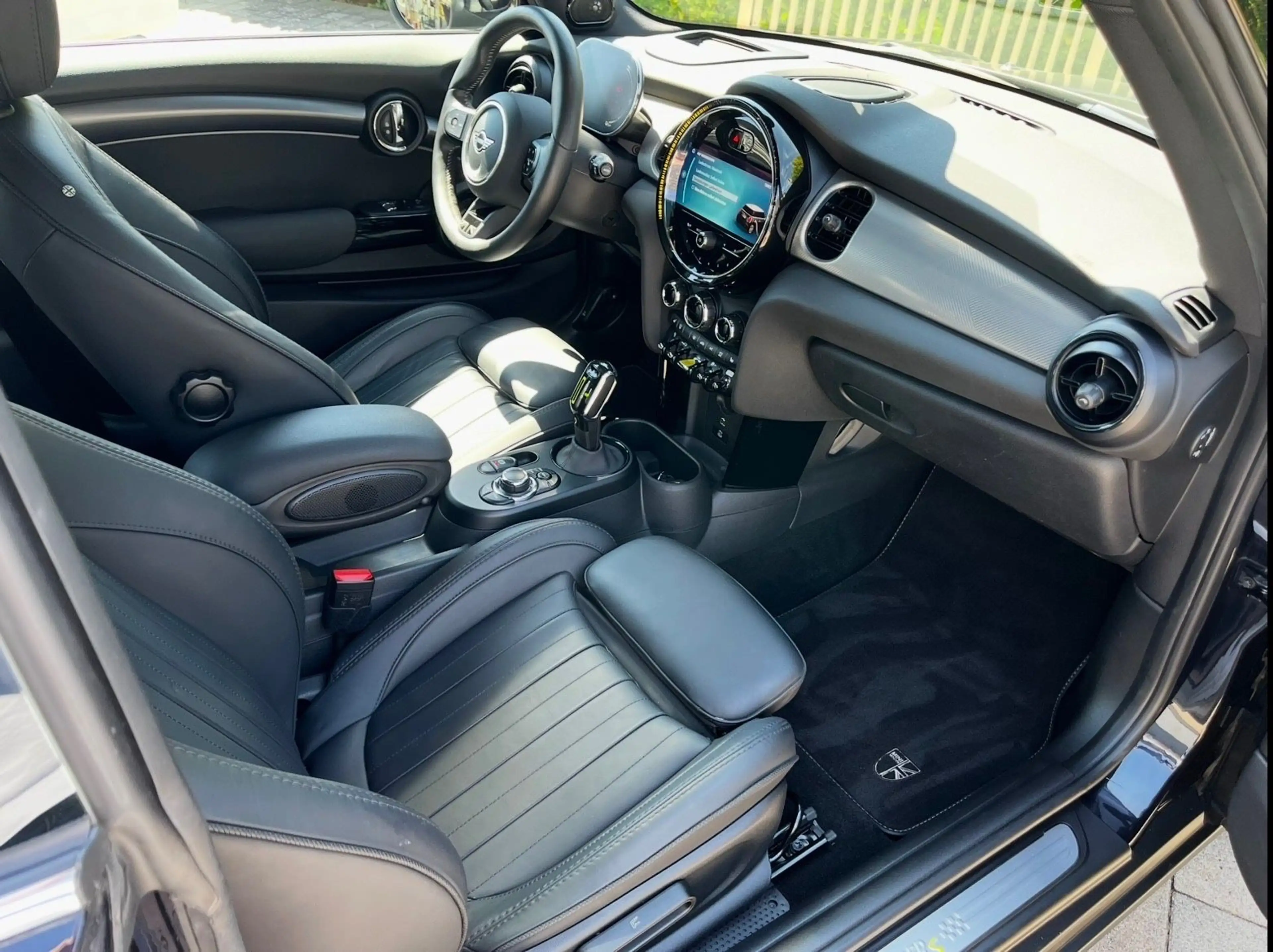 MINI Cooper SE Leder Pano HUD Navi LED KAM H/K 17'' — photo 12