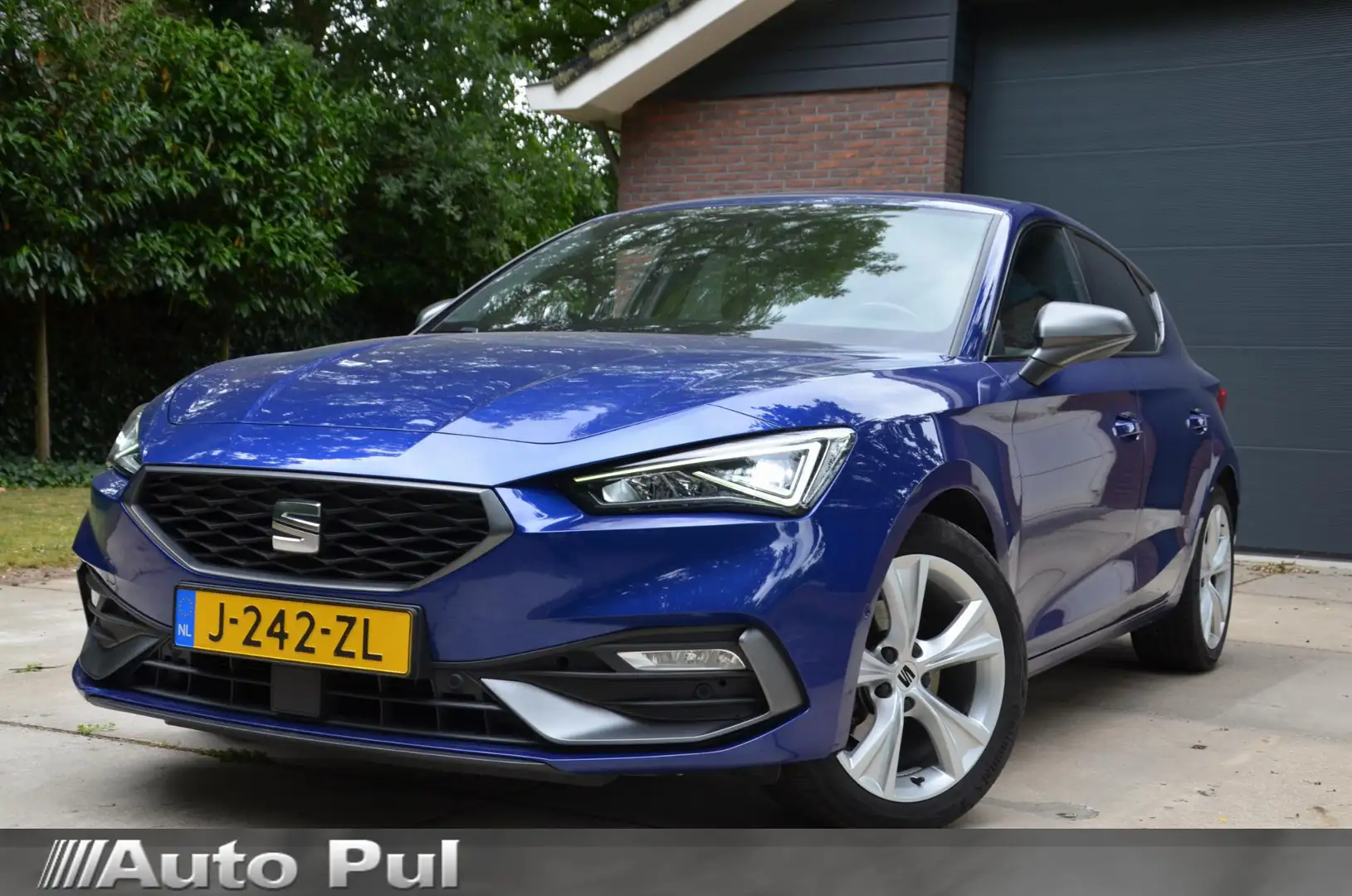 SEAT Leon 1.0 TSI FR Launch Edition Navi/Ecc/Pdc/Apple Carpl Blauw - 1