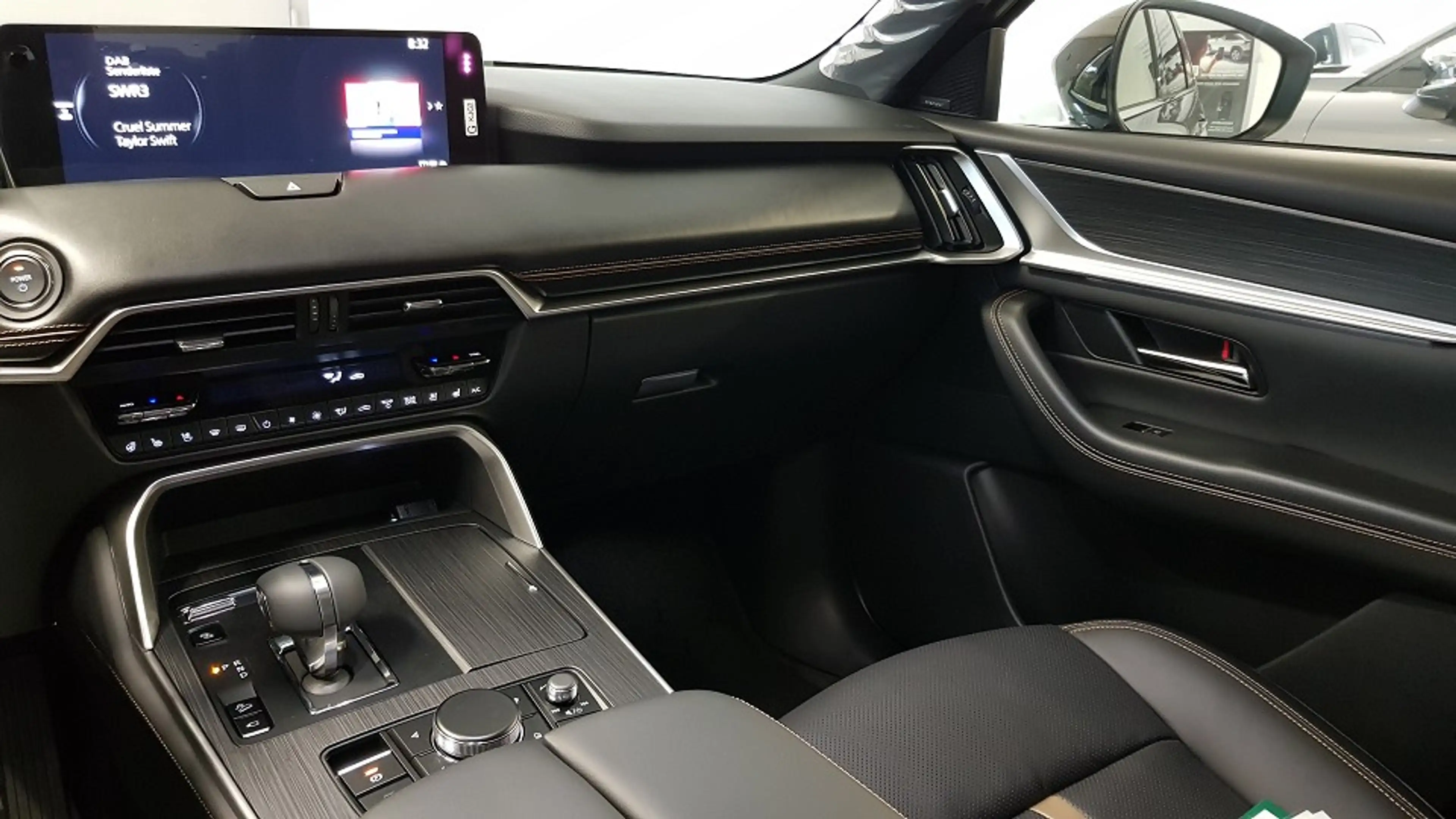 Mazda CX-80 2.5L e-SKYACTIV PHEV 327ps Homura Plus — photo 6