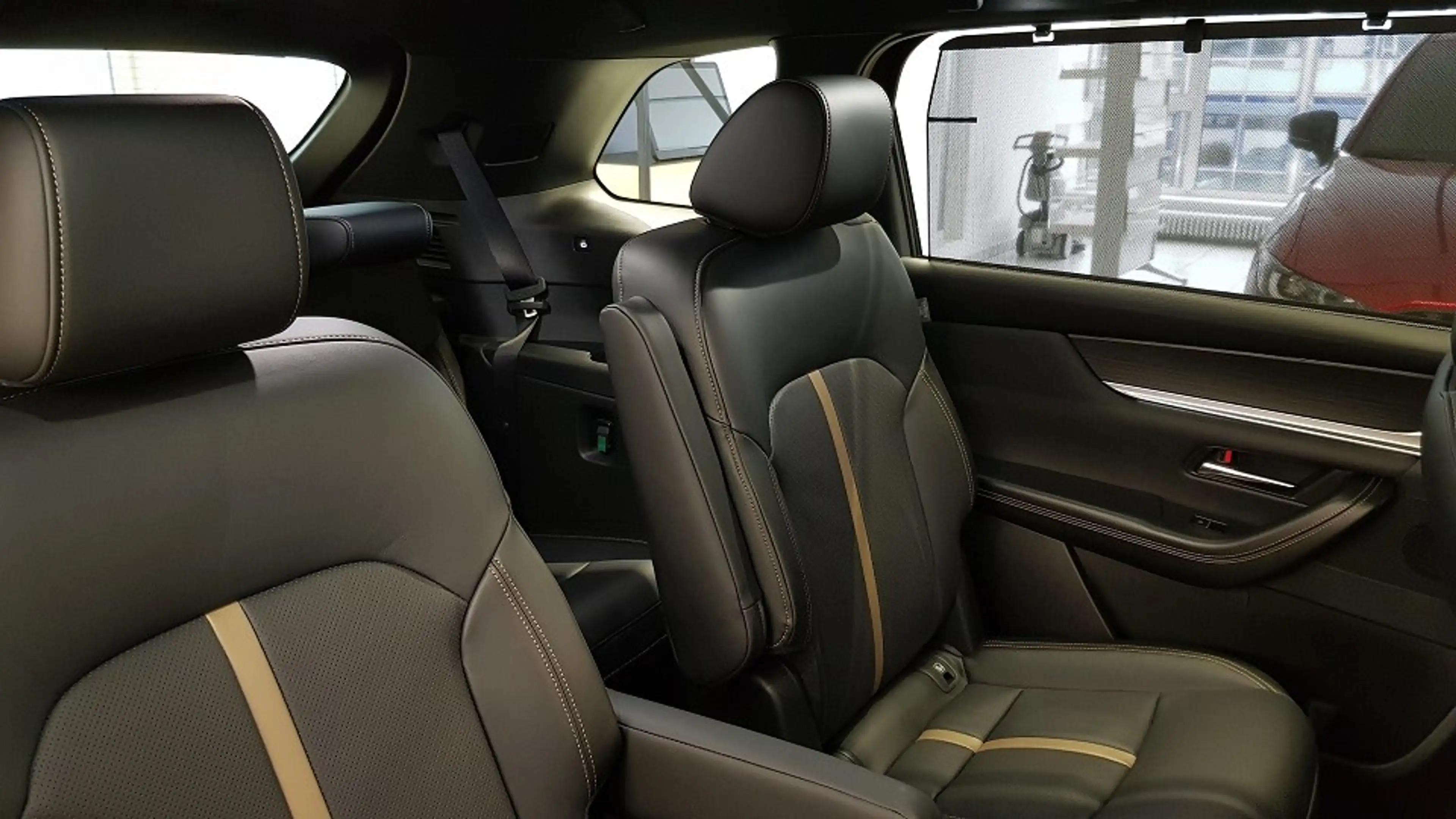 Mazda CX-80 2.5L e-SKYACTIV PHEV 327ps Homura Plus — photo 7