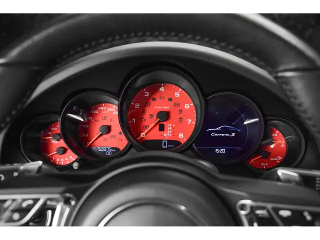Porsche 991 view 12