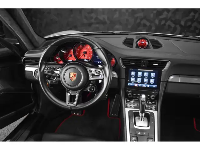 Porsche 991 view 8