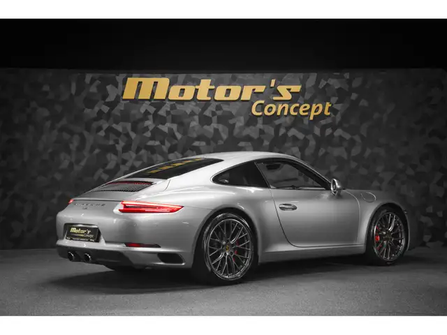 Porsche 991 view 3
