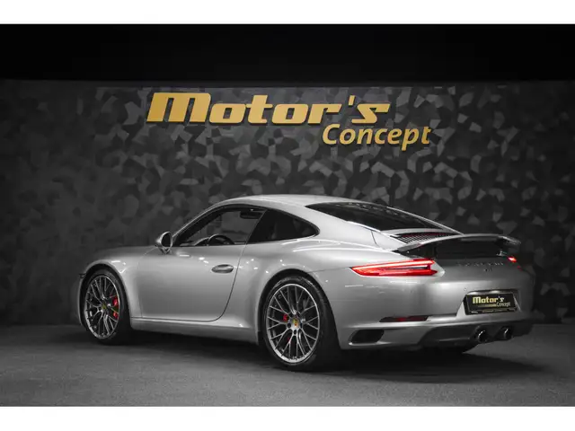 Porsche 991 view 7