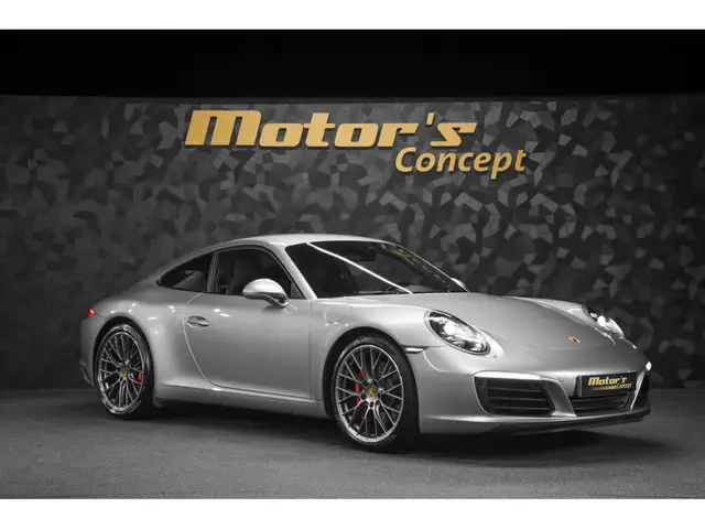 Porsche 991 view 6