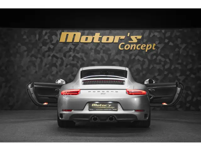Porsche 991 view 5