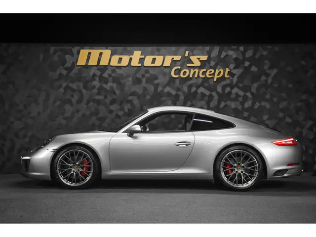 Porsche 991 view 2