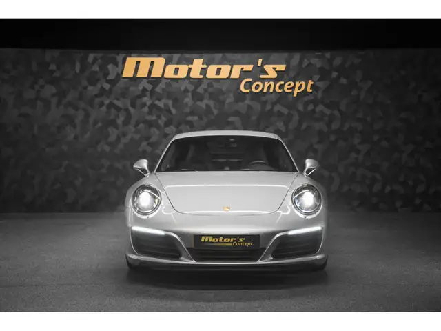 Porsche 991 view 4