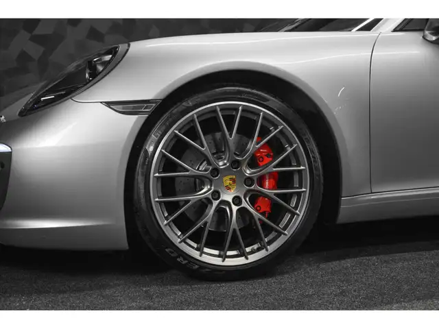 Porsche 991 view 14