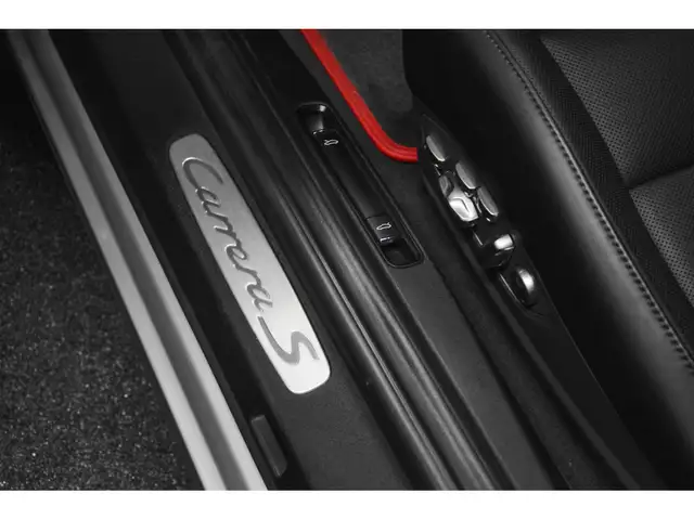 Porsche 991 view 13